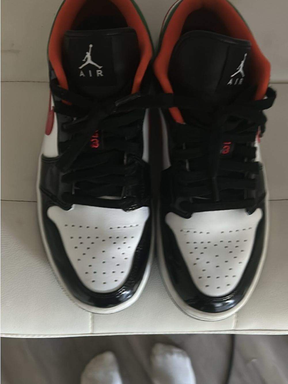 NIKE JORDAN 1 low color black toe Jordan Men's Black/White/Red Low-Top Sneakers